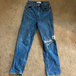 dark wash abercrombie curve love 90s high rise straight ripped jeans